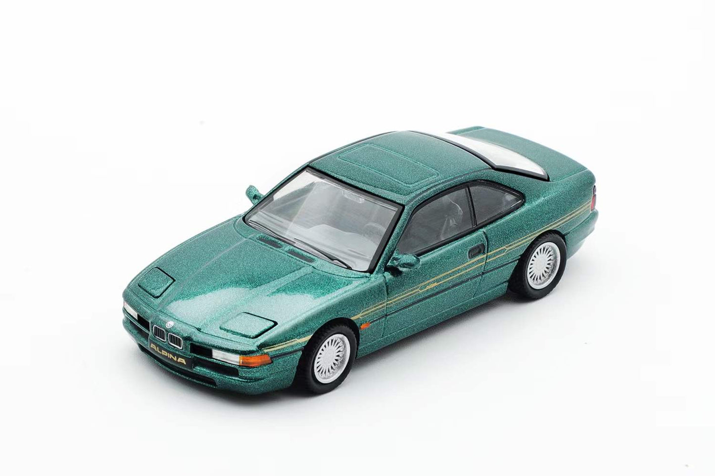 Shadow 1:64 BMW Series 8 E31 850CSi Coupe Green with Base and Acrylic Case