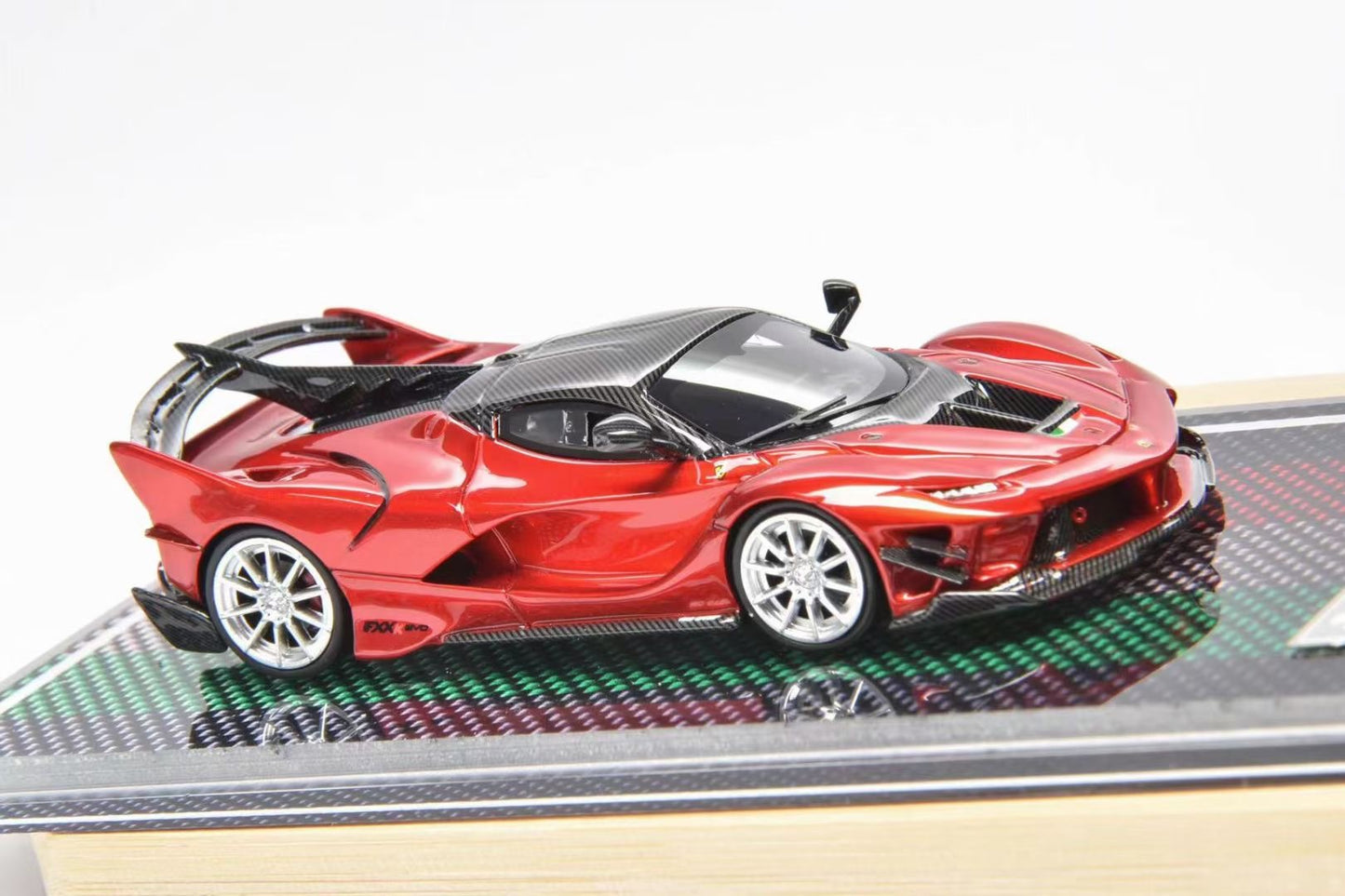 [Premium Resin Model] U2 1:64 Ferrari FXX-K EVO Metallic Red with Crystal Base Platform