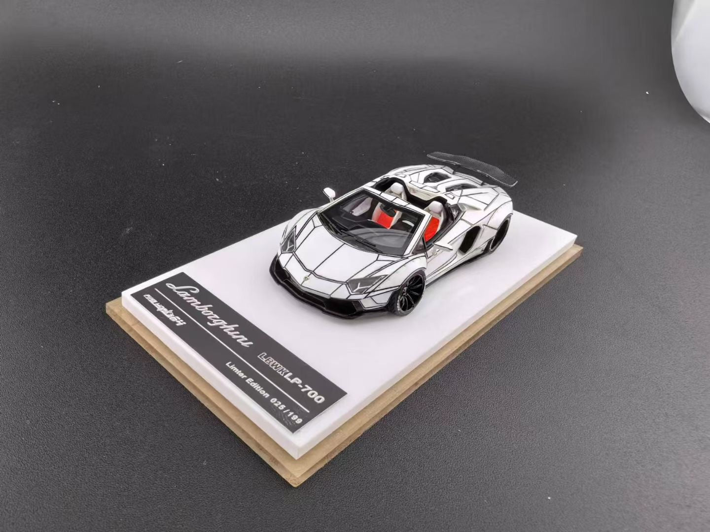 [Premium Resin Model] Fine Works 1:64 Lamborghini Aventador LP700-4 Roadster Convertible Liberty Walk Edition Tron White Black Panel Lines Limited 199 Pieces