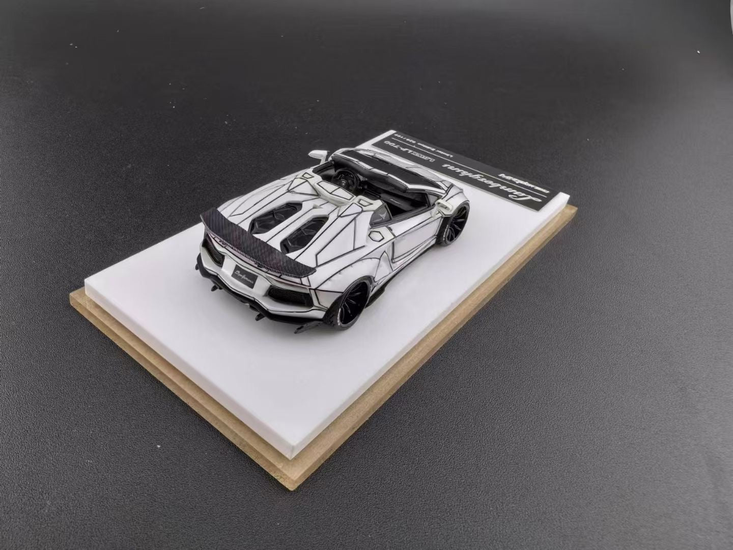 [Premium Resin Model] Fine Works 1:64 Lamborghini Aventador LP700-4 Roadster Convertible Liberty Walk Edition Tron White Black Panel Lines Limited 199 Pieces