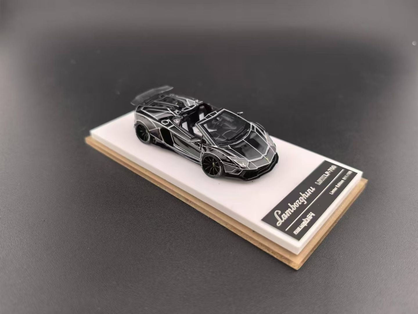 [Premium Resin Model] Fine Works 1:64 Lamborghini Aventador LP700-4 Roadster Convertible Liberty Walk Edition Tron Black White Panel Lines Limited 199 Pieces