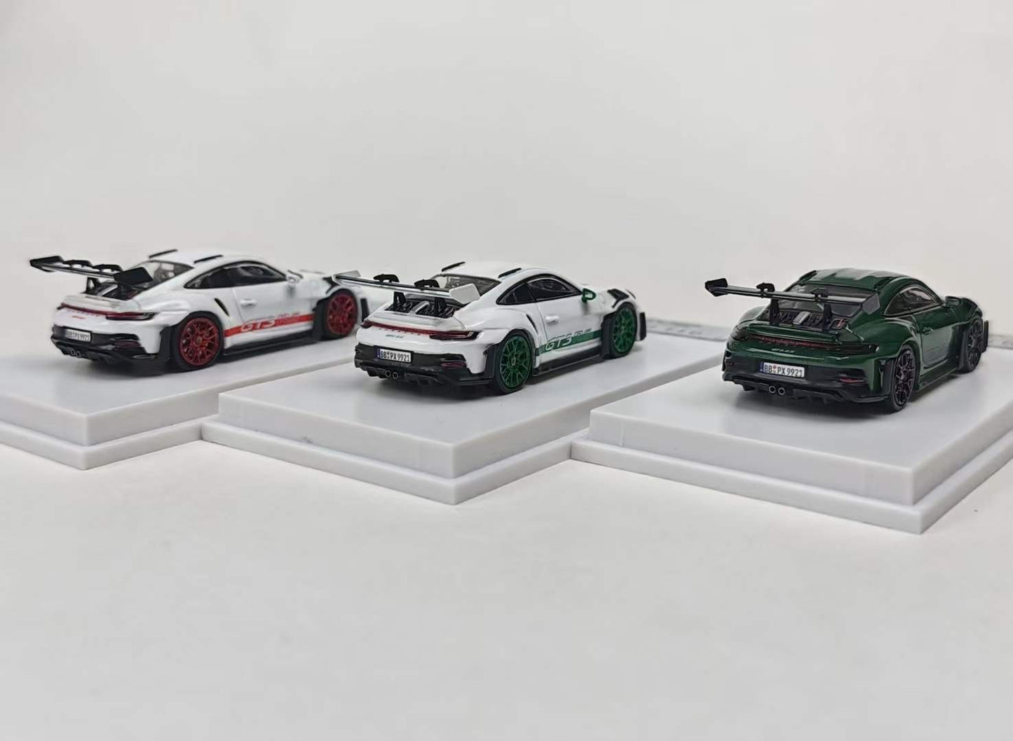 Solo 1:64 Porsche 992 GT3 RS White with Green Wheels