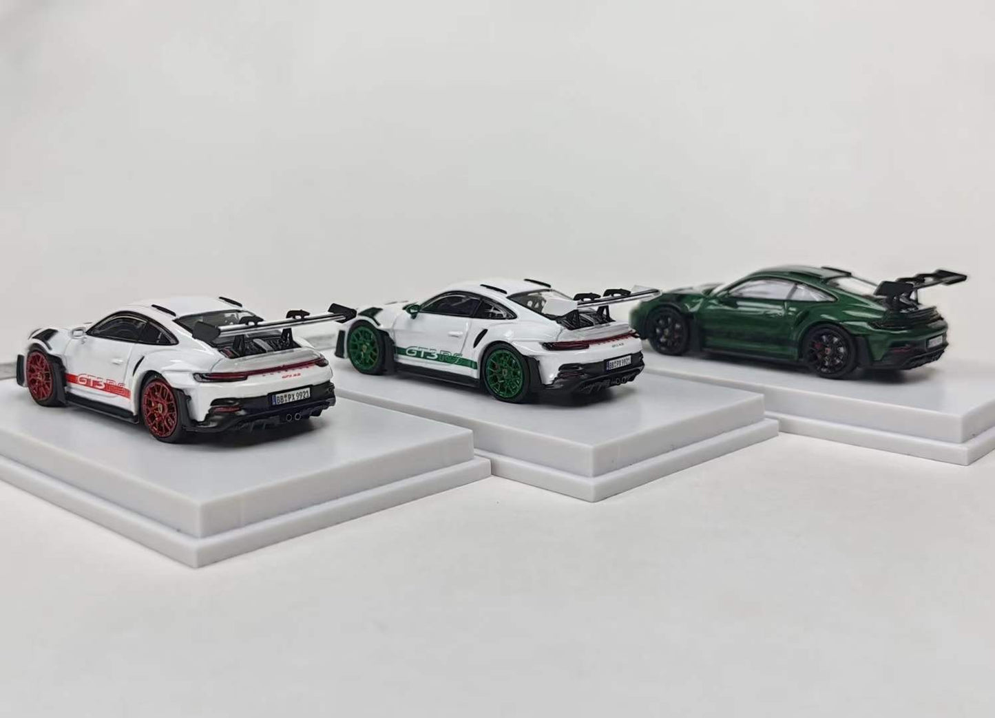Solo 1:64 Porsche 992 GT3 RS White with Red Wheels