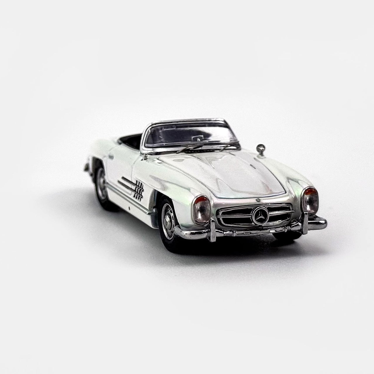 YS Model 1:64 Mercedes Benz SL Class MK1 300SL Roadster W198 Convertible Coupe Openable Front and Rear Hood Chrome White