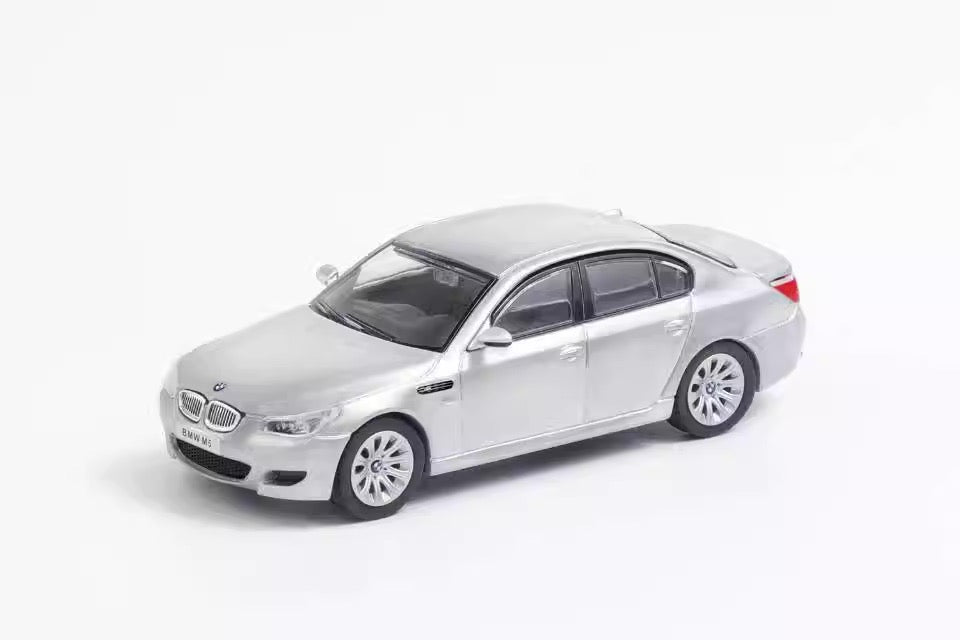 Shadow 1:64 BMW Sedan M5 E36 LHD Silver with Acrylic Case