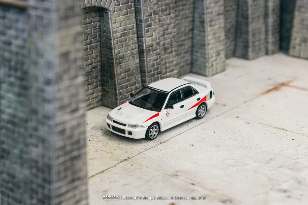 Tarmac Works 1/64 Mitsubishi Lancer RS Evolution White - GLOBAL64