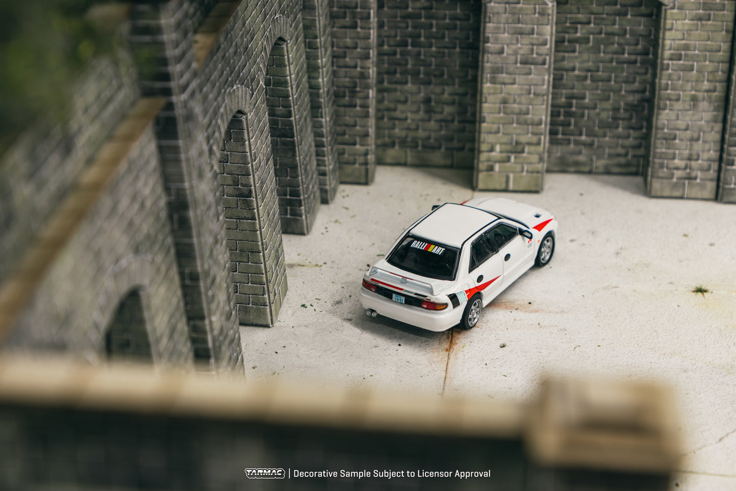 Tarmac Works 1/64 Mitsubishi Lancer RS Evolution White - GLOBAL64