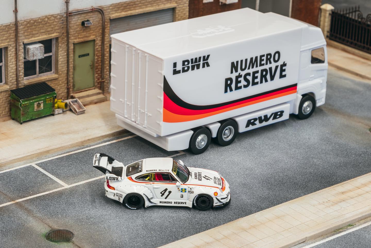 Tarmac Works 1/64 Porsche RWB 993 LBWK w/ Plastic Truck Packaging -Sin –  Big Boy Studio UK